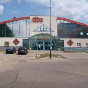 Folia przeciwsłoneczna na dużych przeszkleniach hali ograniczająca nagrzewanie wnętrza